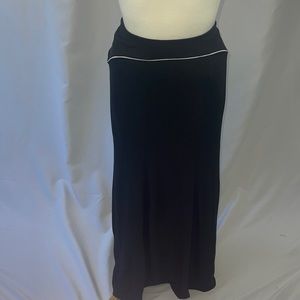 New York & Company Stretch maxi skirt with white piping on waist  - Medium